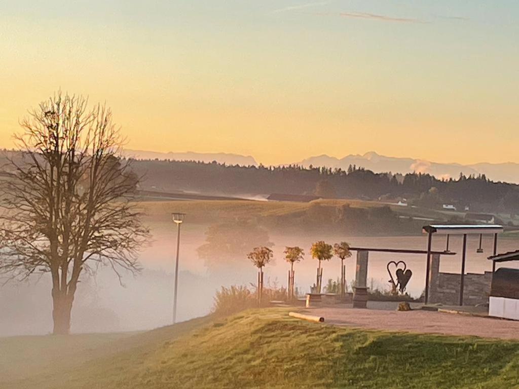 Landgasthaus Zur Linde Pleiskirchen エクステリア 写真