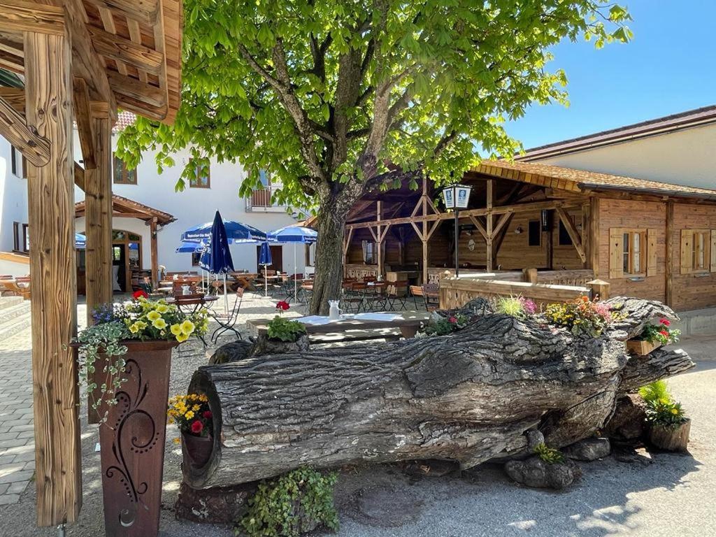 Landgasthaus Zur Linde Pleiskirchen エクステリア 写真