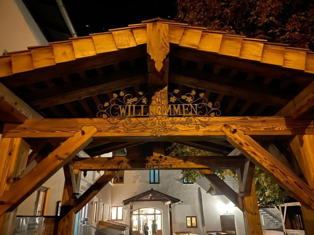 Landgasthaus Zur Linde Pleiskirchen エクステリア 写真