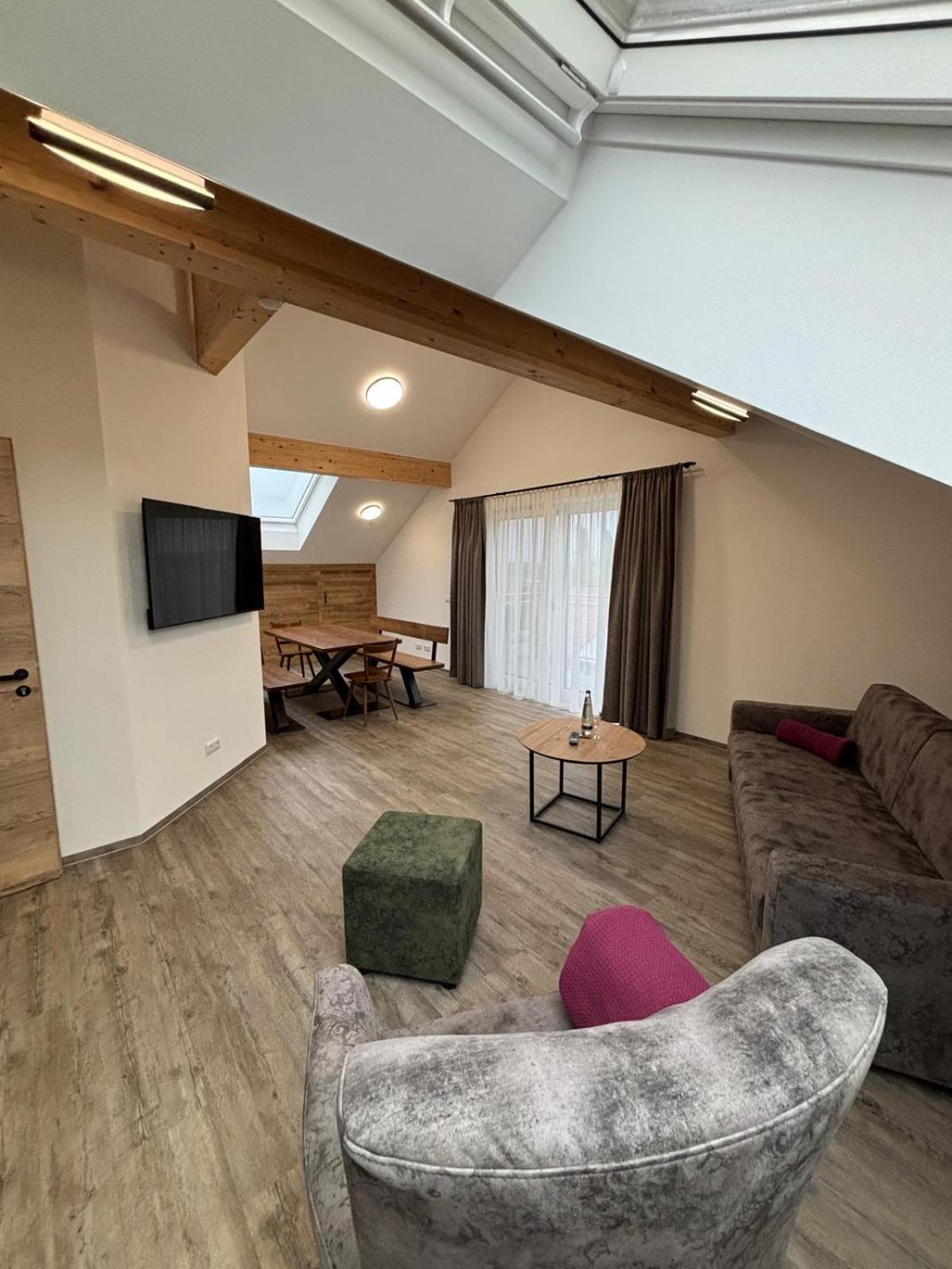 Landgasthaus Zur Linde Pleiskirchen エクステリア 写真