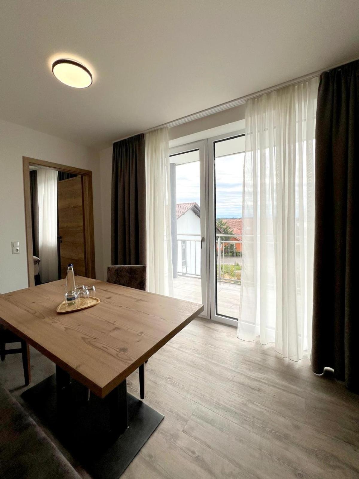 Landgasthaus Zur Linde Pleiskirchen エクステリア 写真